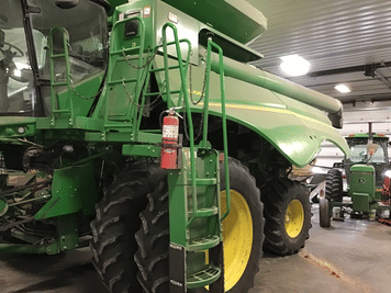 Main image John Deere S660