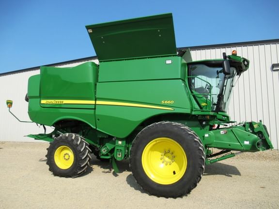 Main image John Deere S660