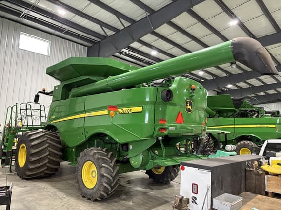 Image of John Deere S660 equipment image 3