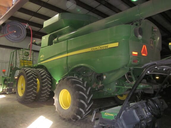 Main image John Deere S660