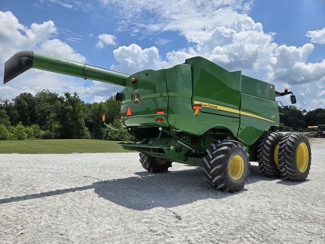 Image of John Deere S660 equipment image 4