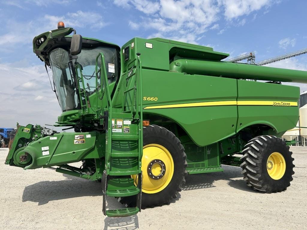 2014 John Deere S660 Equipment Image0