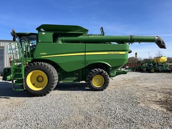 Main image John Deere S660