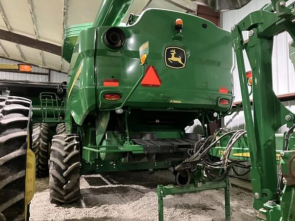 Image of John Deere S660 equipment image 4