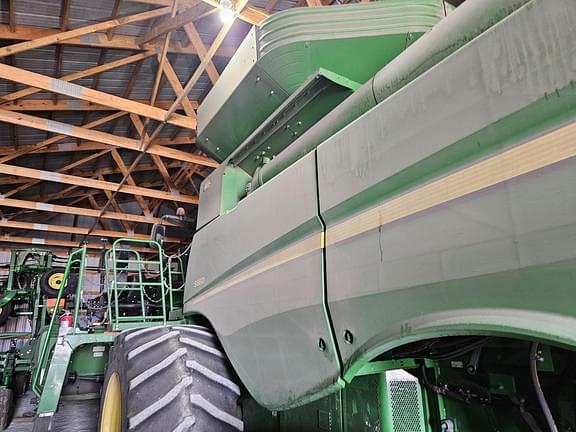Image of John Deere S660 equipment image 4