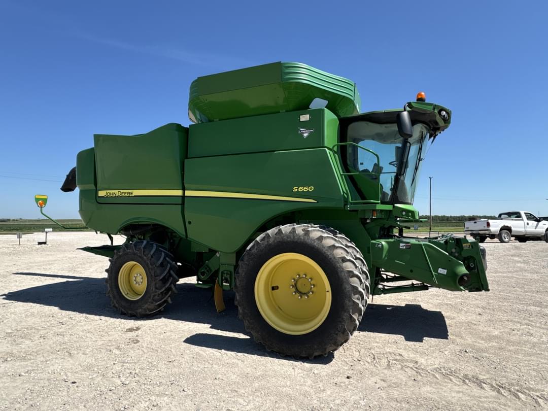 Image of John Deere S660 Primary image