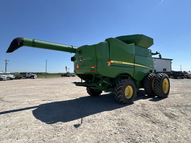 Image of John Deere S660 equipment image 4