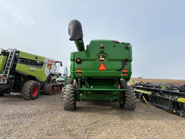 Image of John Deere S660 equipment image 2