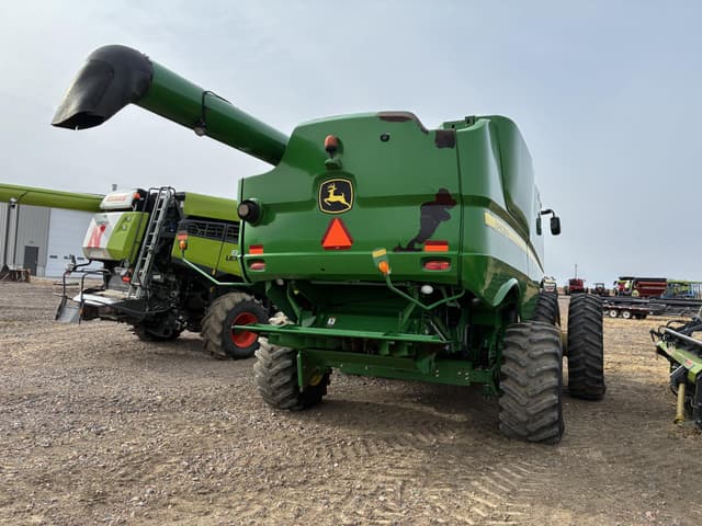 Image of John Deere S660 equipment image 3