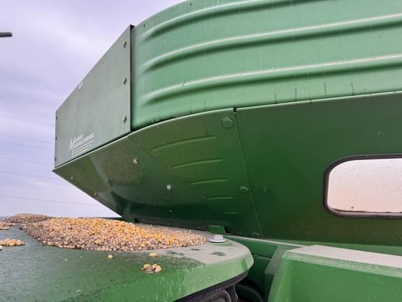 Image of John Deere S660 equipment image 4