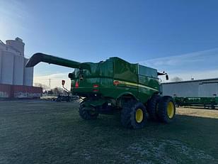 Main image John Deere S660 6