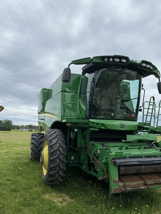 Main image John Deere S660