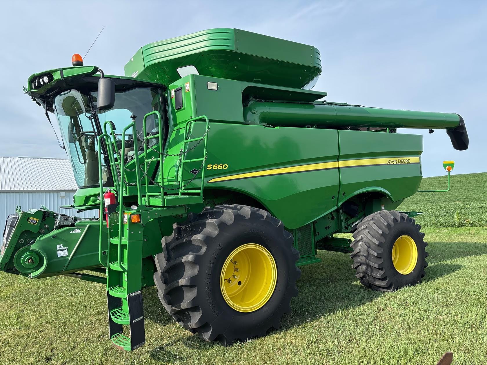 2014 John Deere S660 Equipment Image0