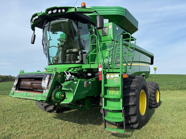 Image of John Deere S660 equipment image 1