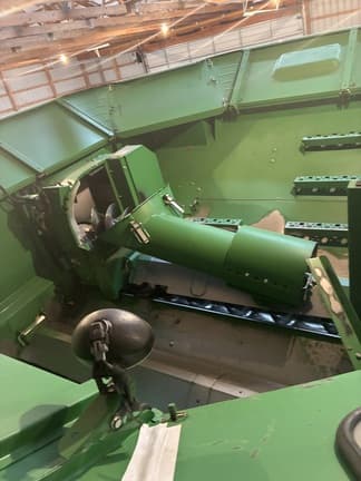 Image of John Deere S660 equipment image 4