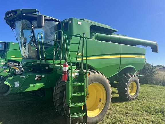 Image of John Deere S670 equipment image 1