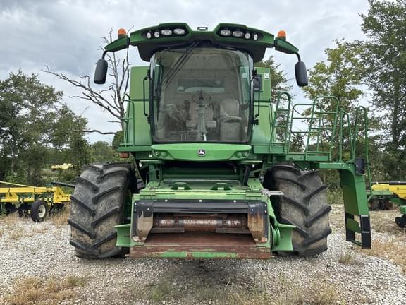 Image of John Deere S670 equipment image 1