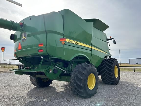 Image of John Deere S670 equipment image 4