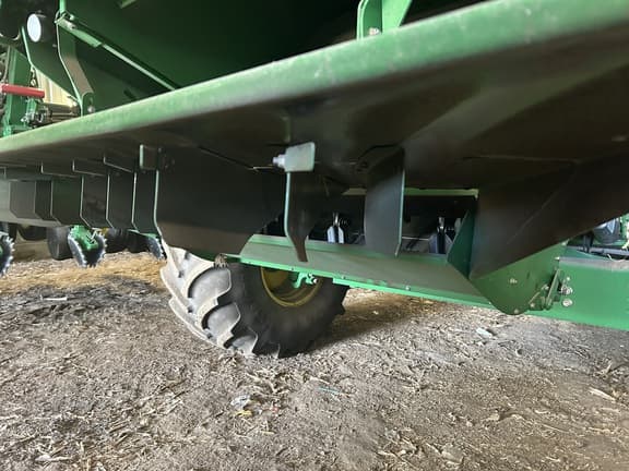 Image of John Deere S670 equipment image 3