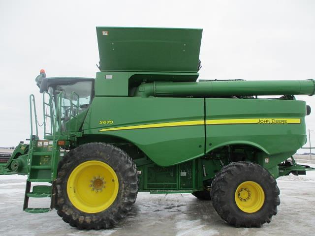 Image of John Deere S670 equipment image 2