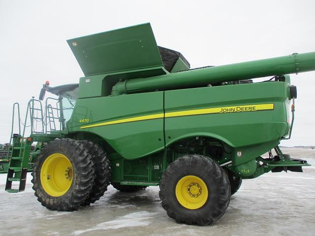 Image of John Deere S670 equipment image 4