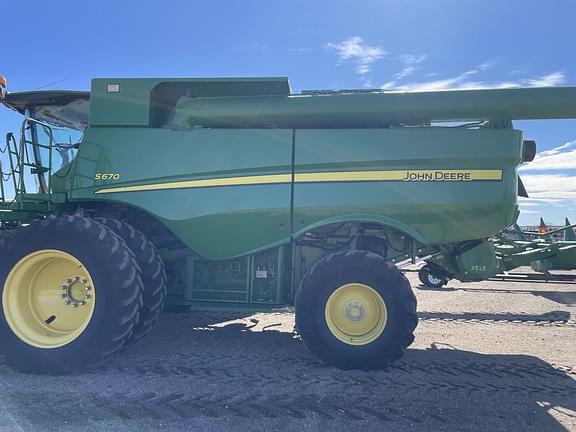 Image of John Deere S670 equipment image 2