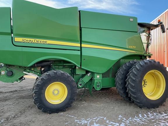 Image of John Deere S670 equipment image 1