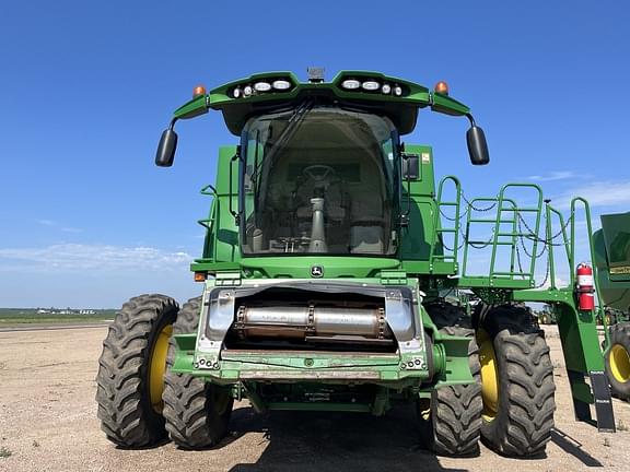 Image of John Deere S670 equipment image 1