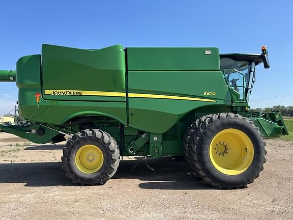 Image of John Deere S670 equipment image 4