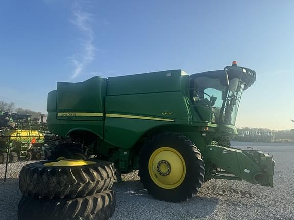 Image of John Deere S670 equipment image 4