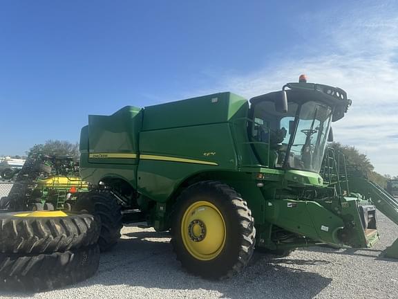 Image of John Deere S670 equipment image 2