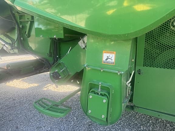 Image of John Deere S670 equipment image 4