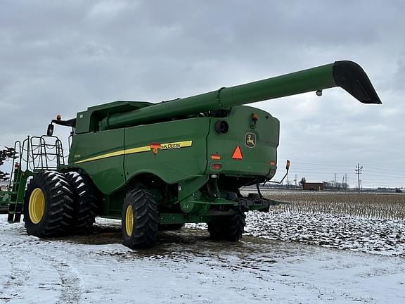 Image of John Deere S670 equipment image 4