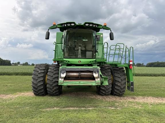 Image of John Deere S670 equipment image 1