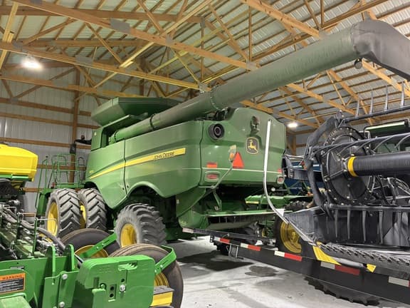 Image of John Deere S670 equipment image 1