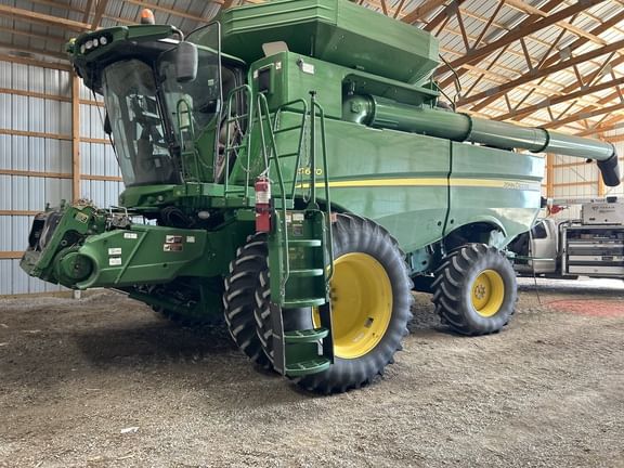 2014 John Deere S670 Equipment Image0
