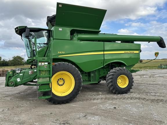 Image of John Deere S670 Image 0