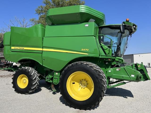 Image of John Deere S670 equipment image 1