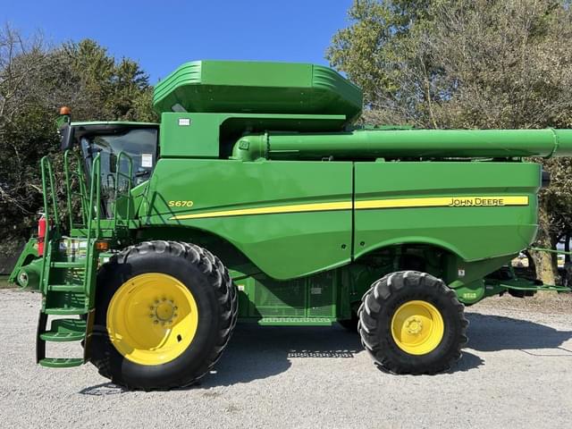 Image of John Deere S670 equipment image 2