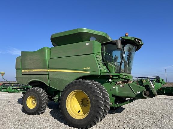 Image of John Deere S670 equipment image 1