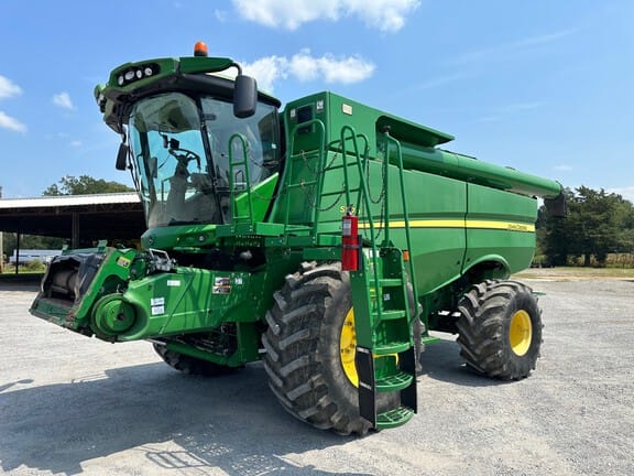 Main image John Deere S670