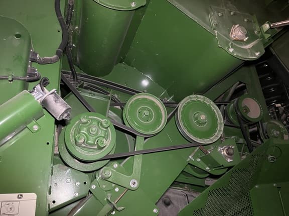 Image of John Deere S670 equipment image 3