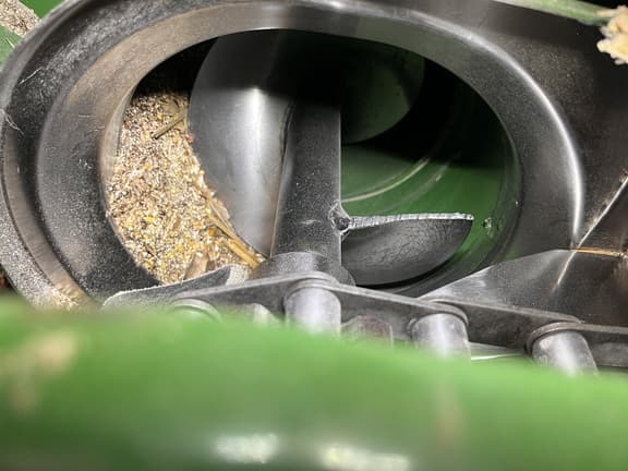 Image of John Deere S670 equipment image 4