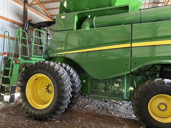 Image of John Deere S670 equipment image 1