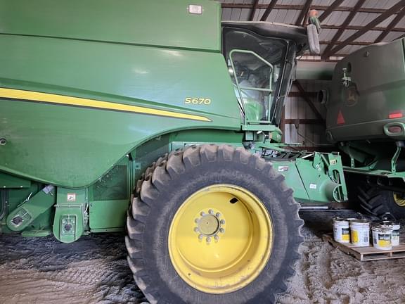 Image of John Deere S670 equipment image 2