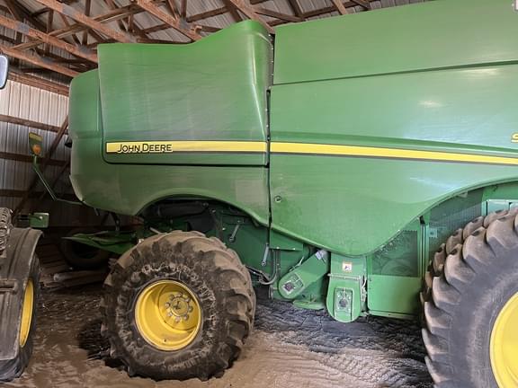 Image of John Deere S670 equipment image 1