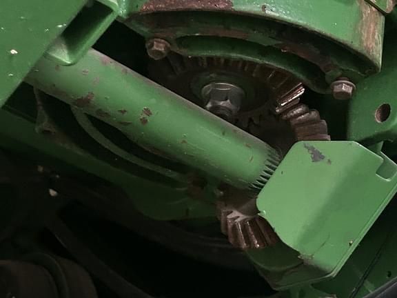 Image of John Deere S670 equipment image 1