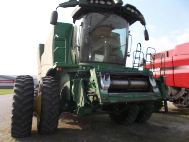 Image of John Deere S670 equipment image 1