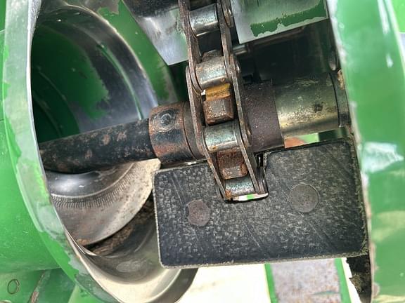 Image of John Deere S670 equipment image 4