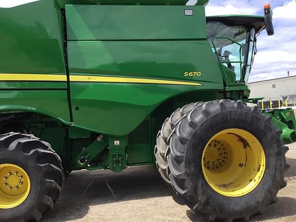 Image of John Deere S670 equipment image 2